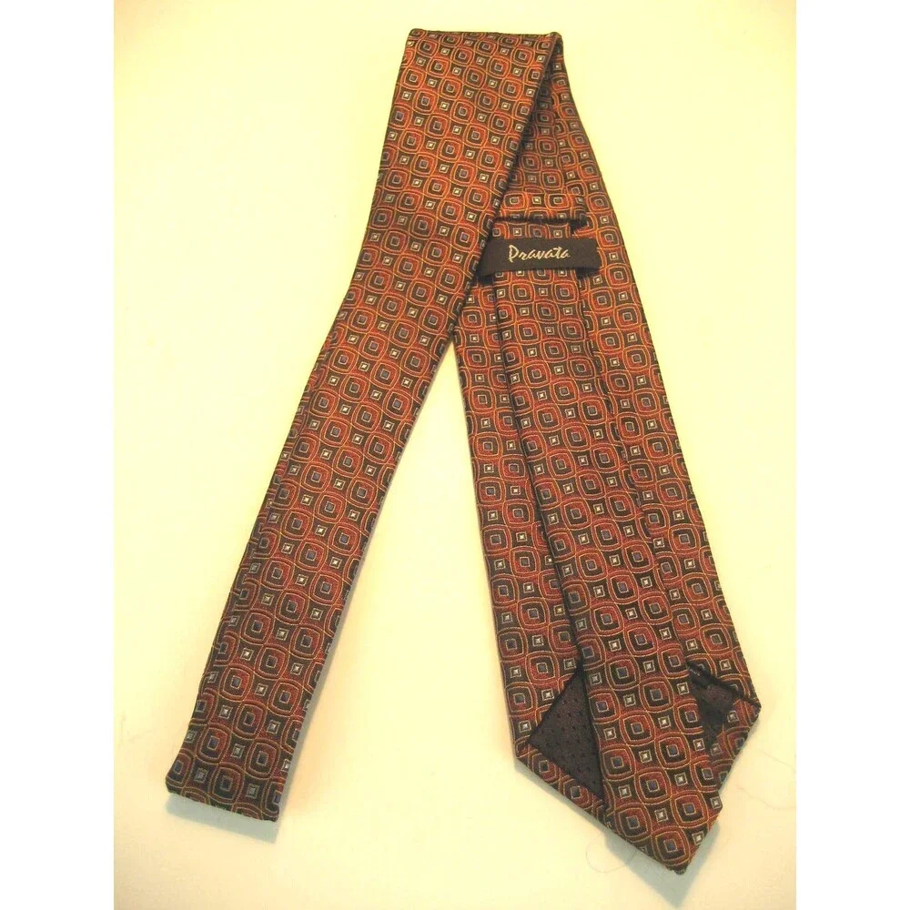 NWOT Pravata 100% Microfibre Geometric  Design Necktie